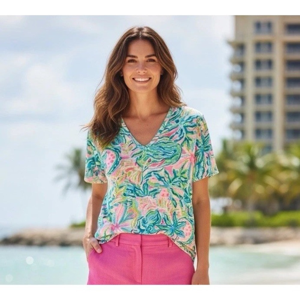 New Lilly Pulitzer Size S One In A Melon ETTA Top V-NECK T Shirt RARE Small